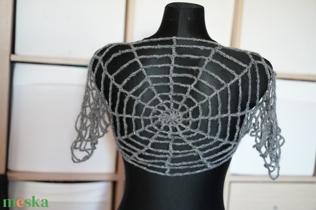 Pókháló horgolt szürke halloween shrug - ruha & divat - női ruha - shrug - Meska.hu