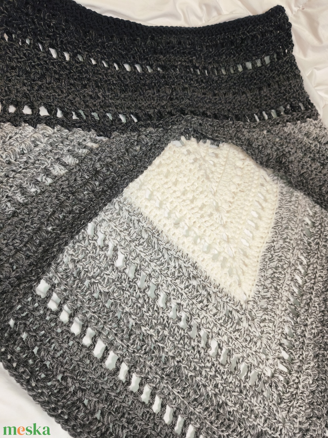 Horgolt vállkendő/ poncho - ruha & divat - sál, sapka, kendő - vállkendő - Meska.hu