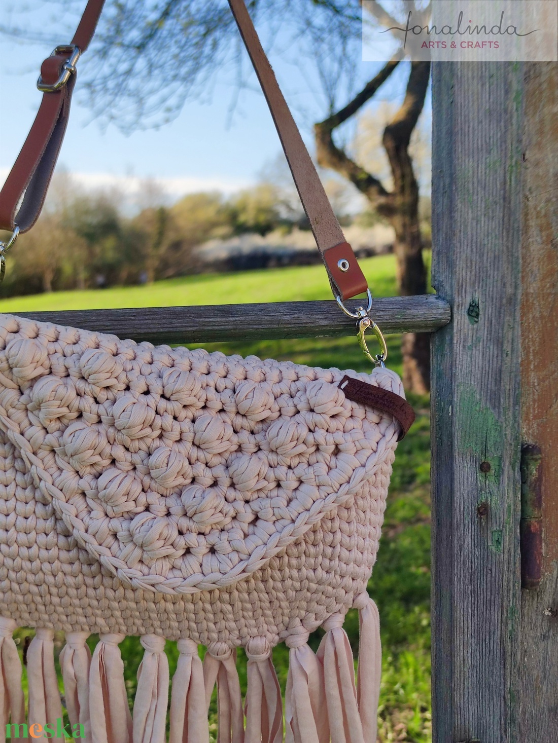 Bogyós -rojtos boho -chic táska - krémszínű  - táska & tok - bevásárlás & shopper táska - shopper, textiltáska, szatyor - Meska.hu
