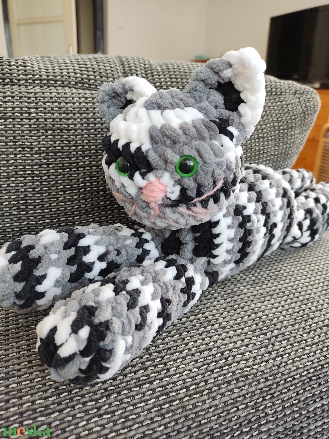 Horgolt fekvő cirmos cica  - játék & sport - plüssállat & játékfigura - cica - Meska.hu