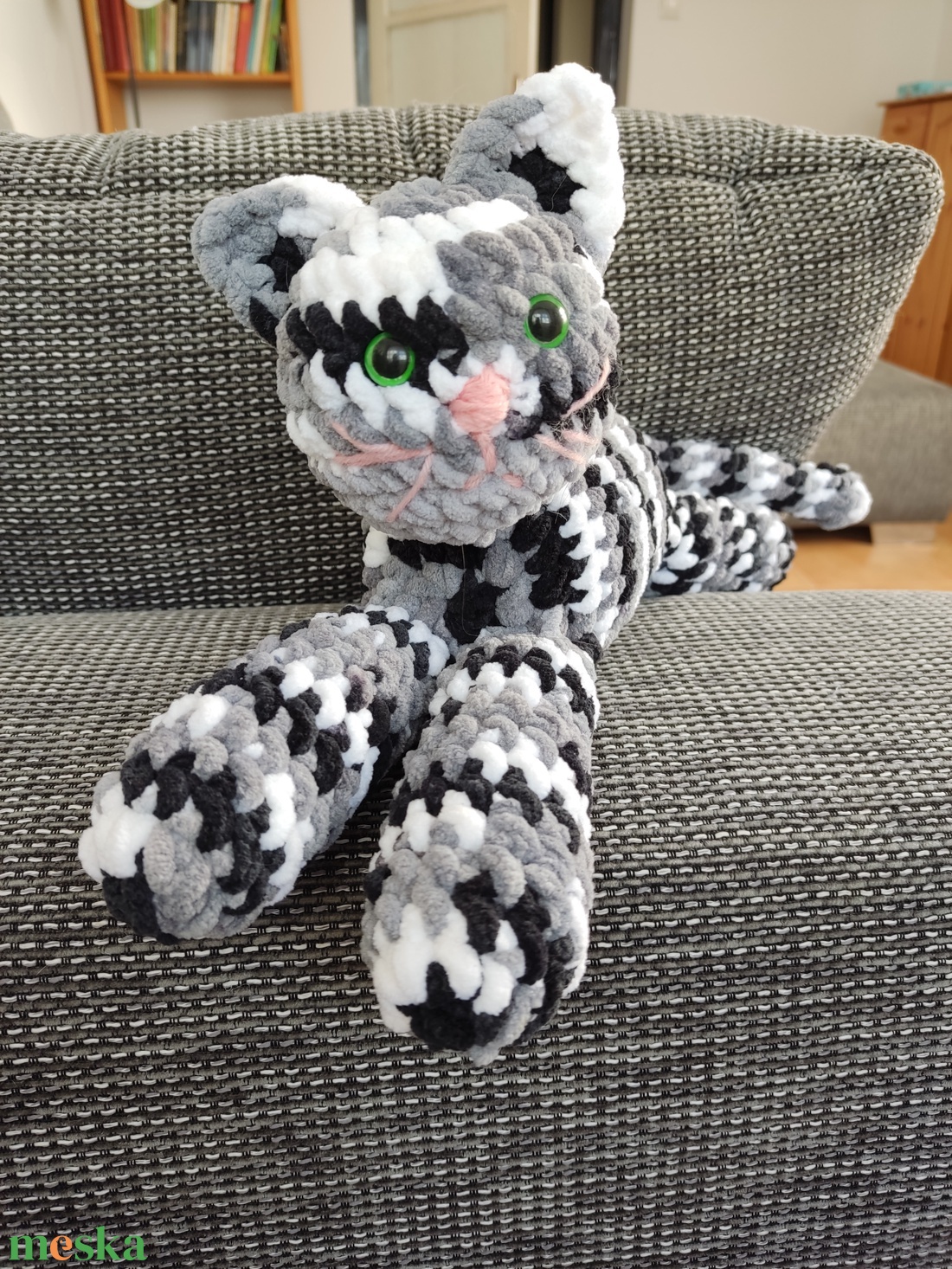 Horgolt fekvő cirmos cica  - játék & sport - plüssállat & játékfigura - cica - Meska.hu