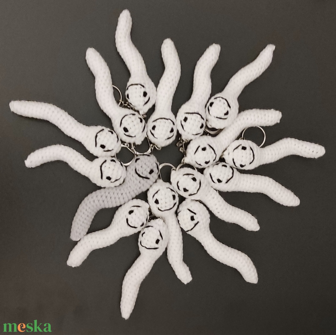 Kicsi horgolt kopasz kukac  - játék & sport - plüssállat & játékfigura - más figura - Meska.hu