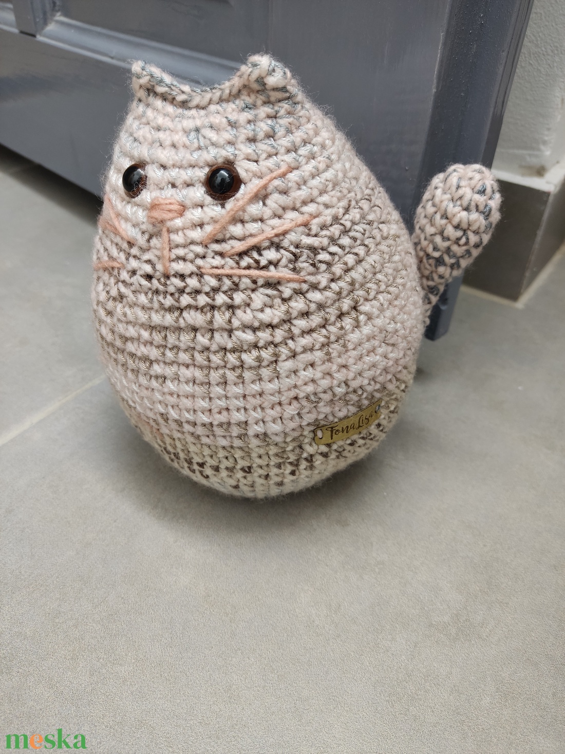 Cirmos ajtókitámasztó cica - otthon & életmód - dekoráció - ajtó- és ablak dekoráció - ablakdísz - Meska.hu