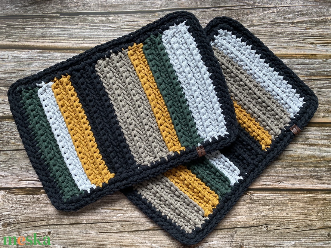 Horgolt tányéralátét szett 2db - színes, csíkos - otthon & életmód - konyhafelszerelés, tálalás - tálalás - tányér- és poháralátét - Meska.hu