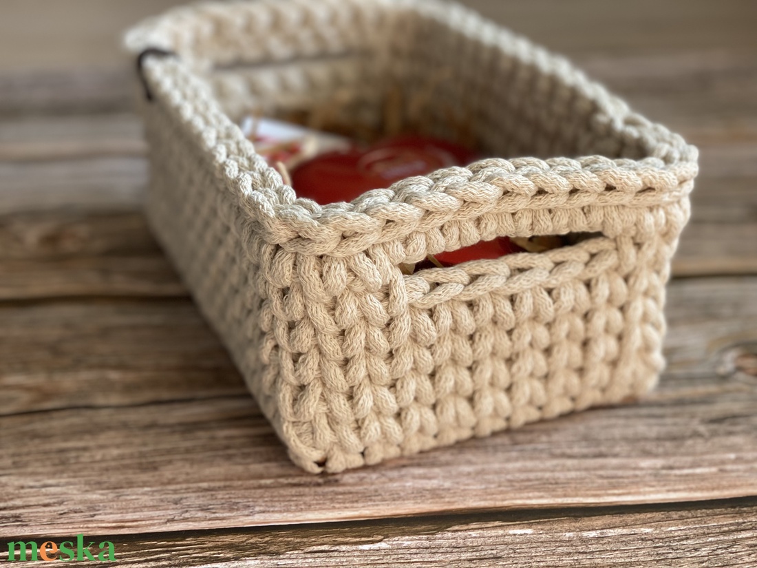 Horgolt kiskosár, füles tároló - bézs - otthon & életmód - tárolás & rendszerezés - tárolókosár - Meska.hu