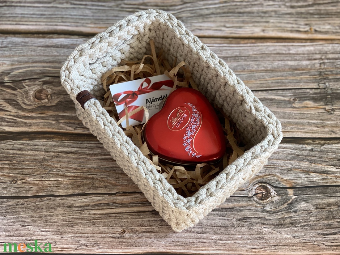 Horgolt kiskosár, füles tároló - bézs - otthon & életmód - tárolás & rendszerezés - tárolókosár - Meska.hu