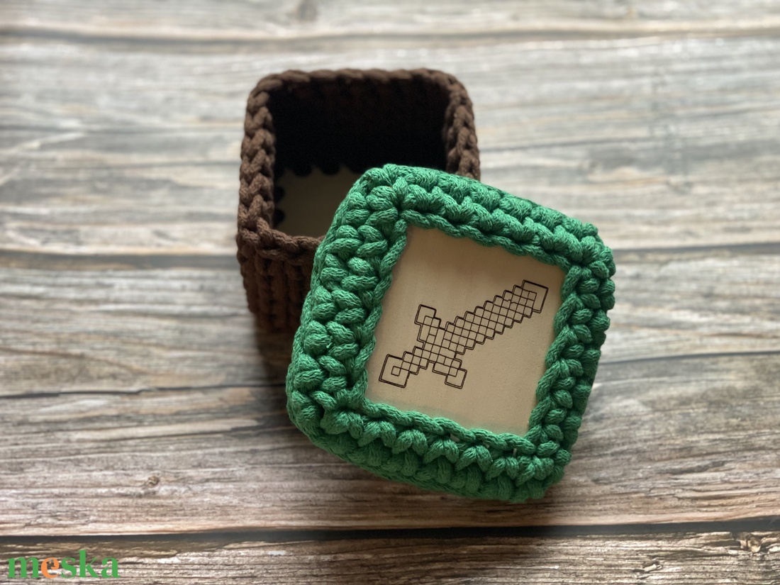 Horgolt doboz - Minecraft - baba - mama - babaszobabútor - játéktároló - Meska.hu