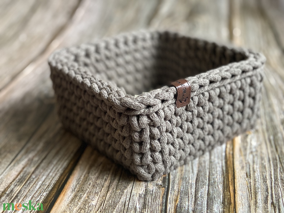 Horgolt kiskosár, tároló - mokka - otthon & életmód - tárolás & rendszerezés - tárolókosár - Meska.hu