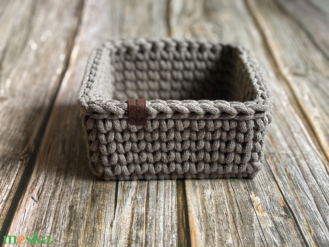 Horgolt kiskosár, tároló - mokka - otthon & életmód - tárolás & rendszerezés - tárolókosár - Meska.hu