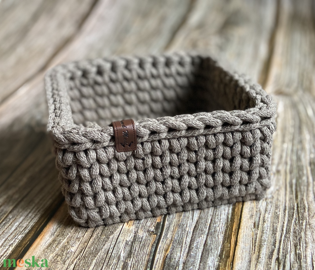 Horgolt kiskosár, tároló - mokka - otthon & életmód - tárolás & rendszerezés - tárolókosár - Meska.hu