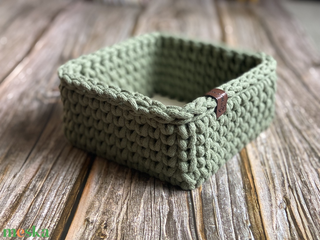 Horgolt kiskosár, tároló - zsálya - otthon & életmód - tárolás & rendszerezés - tárolókosár - Meska.hu