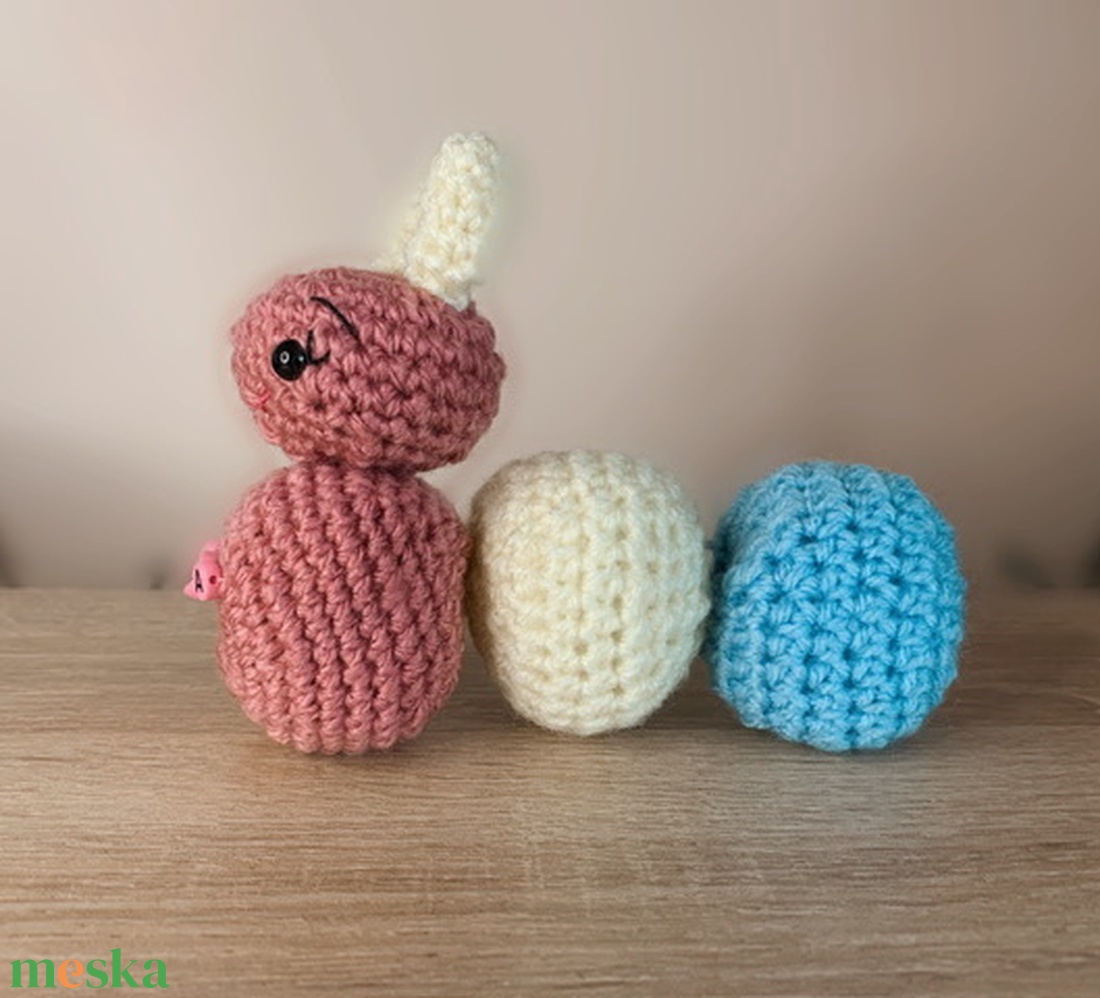 Horgolt hernyócska plüss állat egyedi névvel  - játék & sport - plüssállat & játékfigura - más figura - Meska.hu