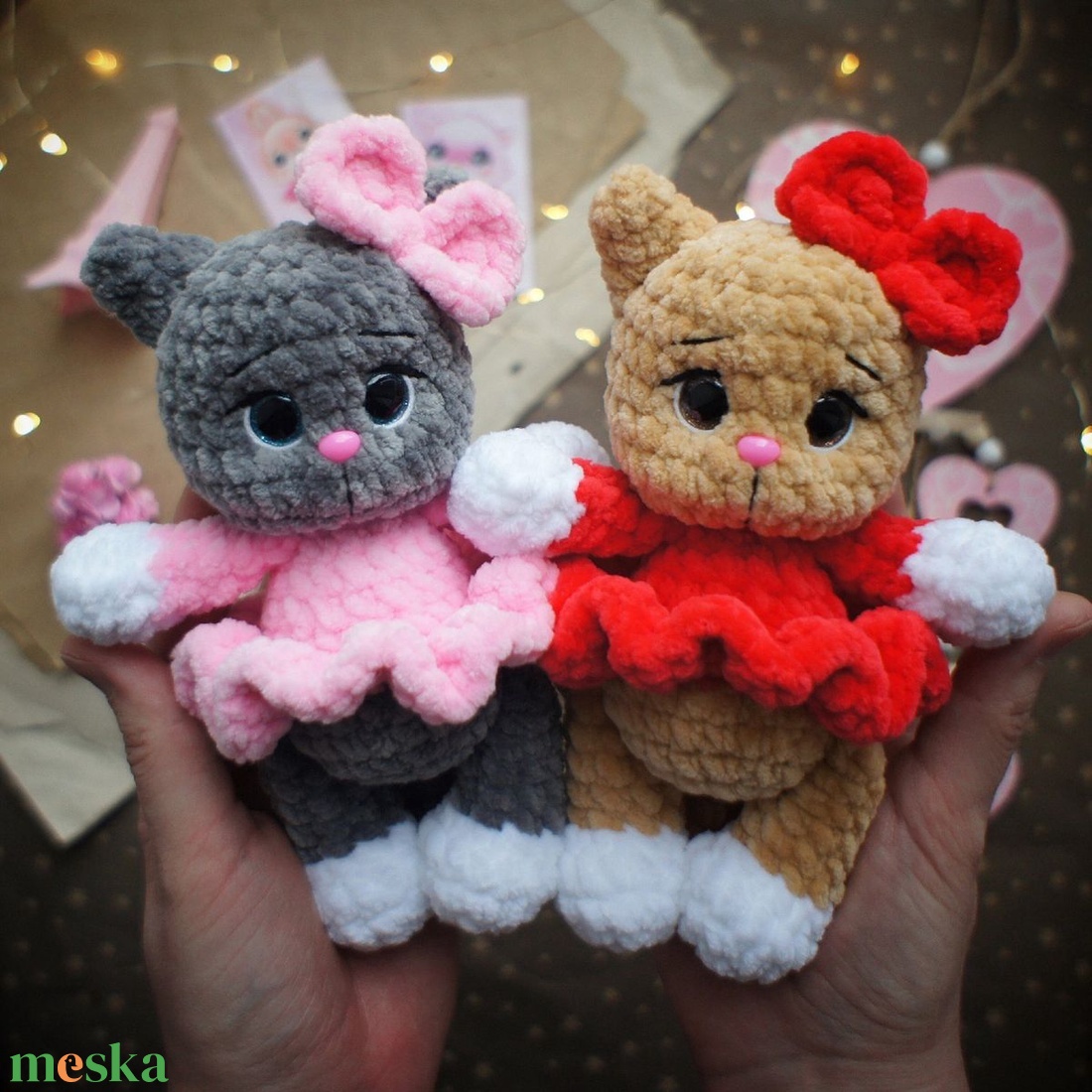 Horgolt Karácsonyi plüss amigurumi cicák több színben - játék & sport - plüssállat & játékfigura - cica - Meska.hu Horgolt Karácsonyi plüss amigurumi cicák több színben - játék & sport - plüssállat & játékfigura - cica - Meska.hu