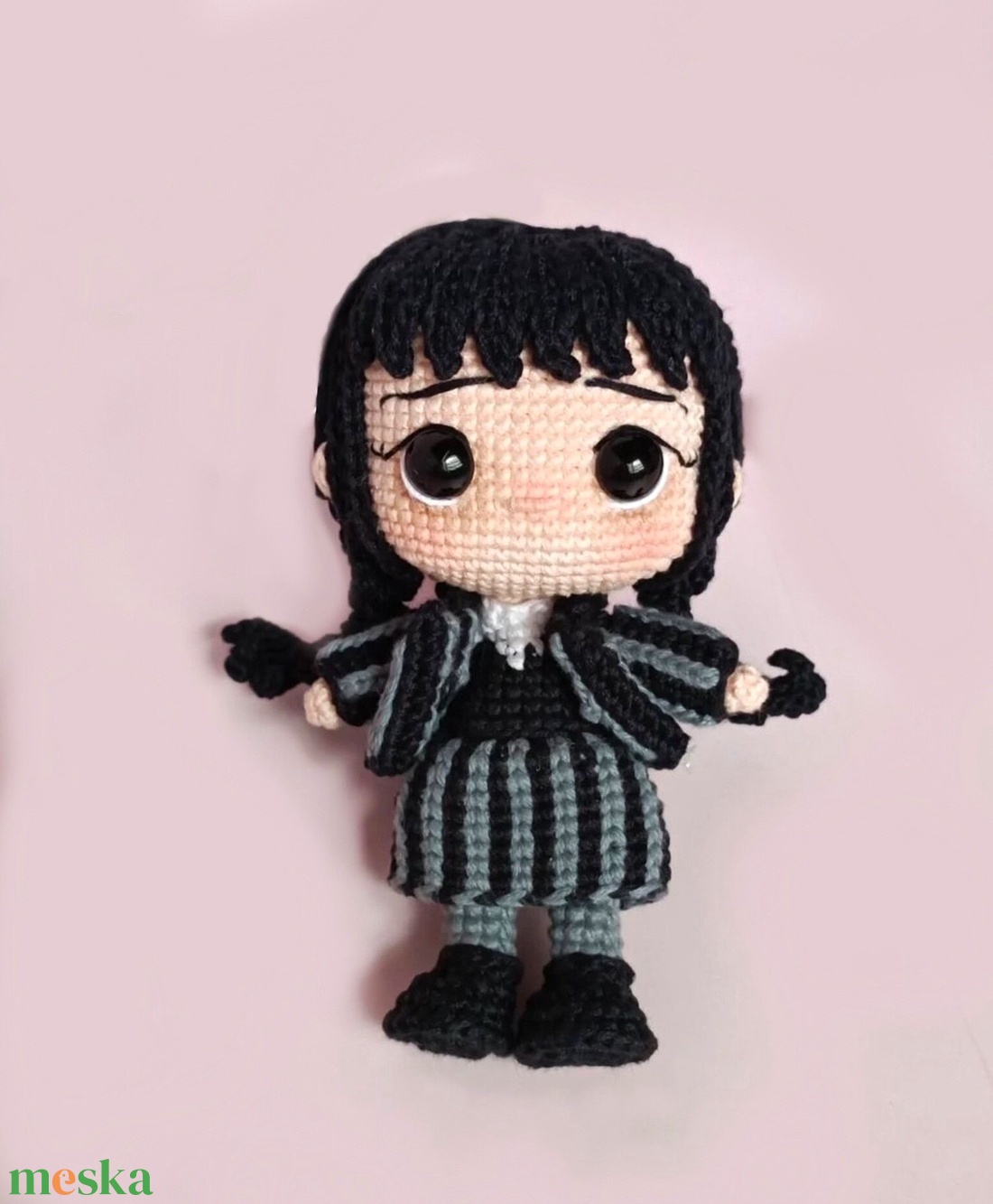 Horgolt Wednesday és Enid amigurumi baba - otthon & életmód - dekoráció - halloween - halloweeni figurák - Meska.hu Horgolt Wednesday és Enid amigurumi baba - otthon & életmód - dekoráció - halloween - halloweeni figurák - Meska.hu