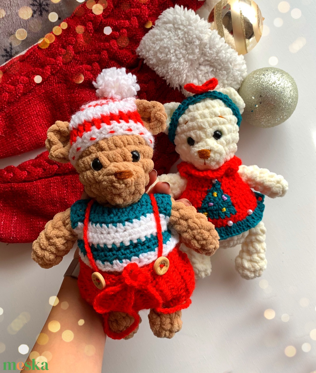 Karácsonyi horgolt plüss macik ruhában - játék & sport - plüssállat & játékfigura - maci - Meska.hu