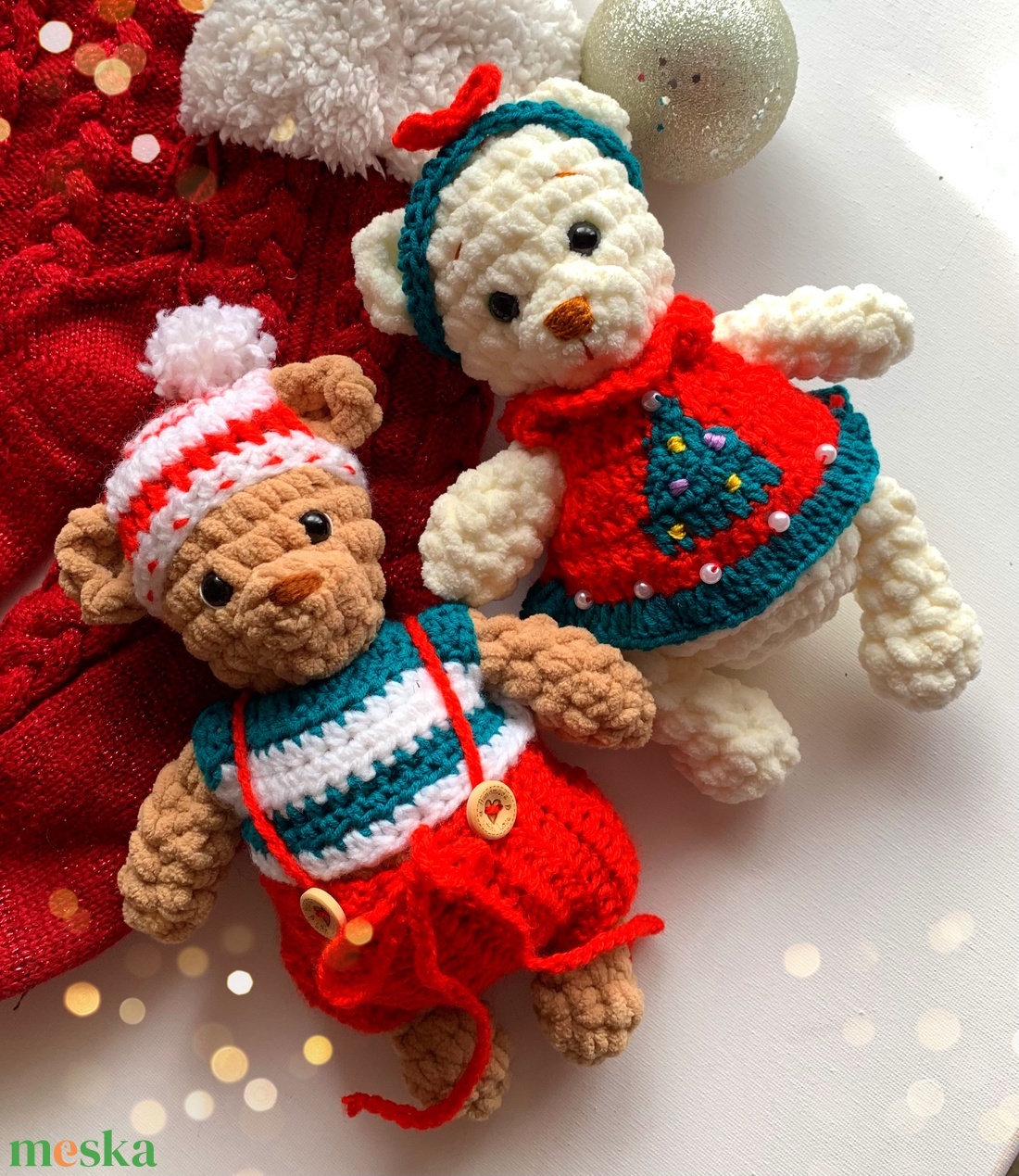 Karácsonyi horgolt plüss macik ruhában - játék & sport - plüssállat & játékfigura - maci - Meska.hu