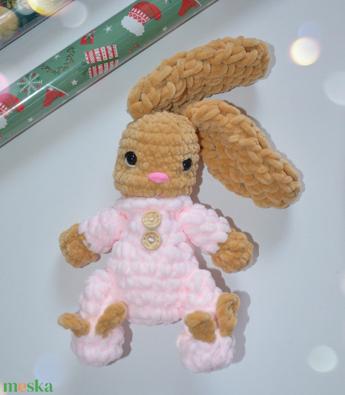 Horgolt pizsamás nyuszi plüss alvóka  - játék & sport - plüssállat & játékfigura - nyuszi - Meska.hu