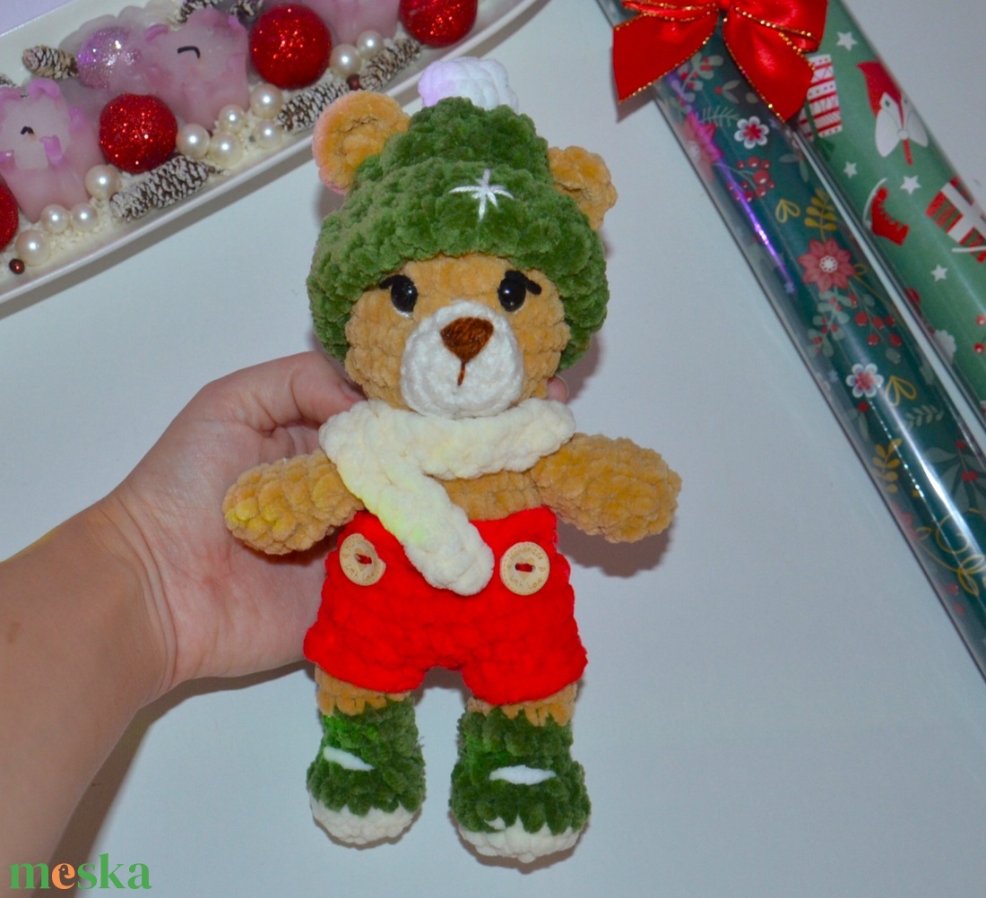Horgolt karácsonyi maci plüss téli ruhában - játék & sport - plüssállat & játékfigura - maci - Meska.hu