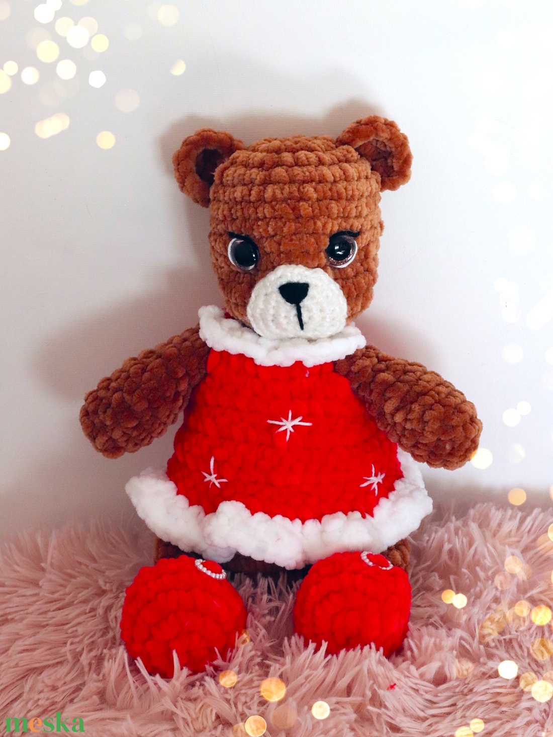 Horgolt maci plüss karácsonyi ruhában - játék & sport - plüssállat & játékfigura - maci - Meska.hu