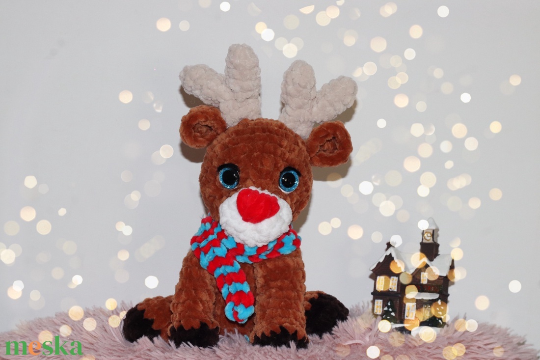 Horgolt karácsonyi rénszarvas téli sálban - játék & sport - plüssállat & játékfigura - plüss mesefigurák - Meska.hu