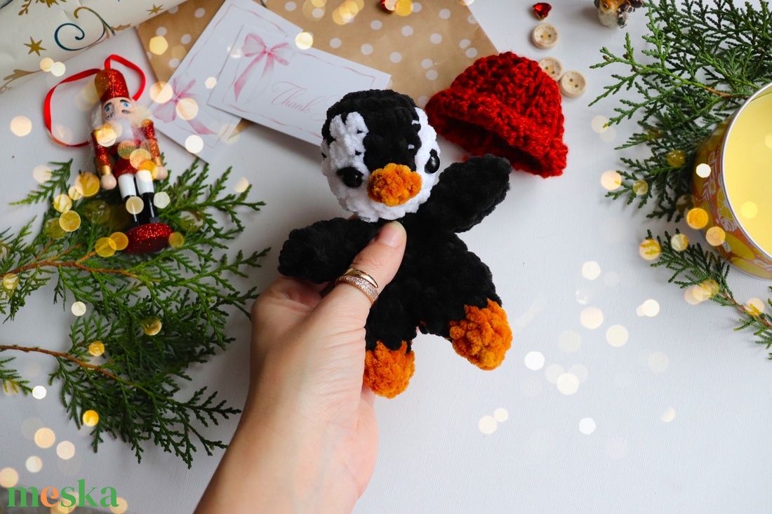 Horgolt pingvin alvóka sapkában - játék & sport - plüssállat & játékfigura - plüss mesefigurák - Meska.hu