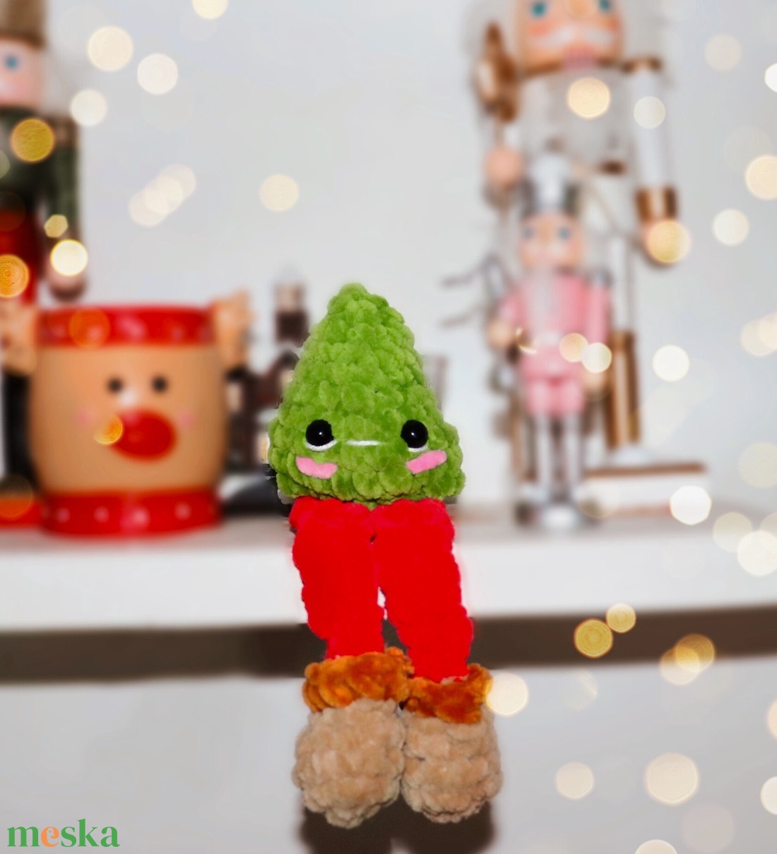 Horgolt lógó lábú karácsonyfa amigurumi dekoráció - karácsony - karácsonyi lakásdekoráció - karácsonyi manók, figurák - Meska.hu
