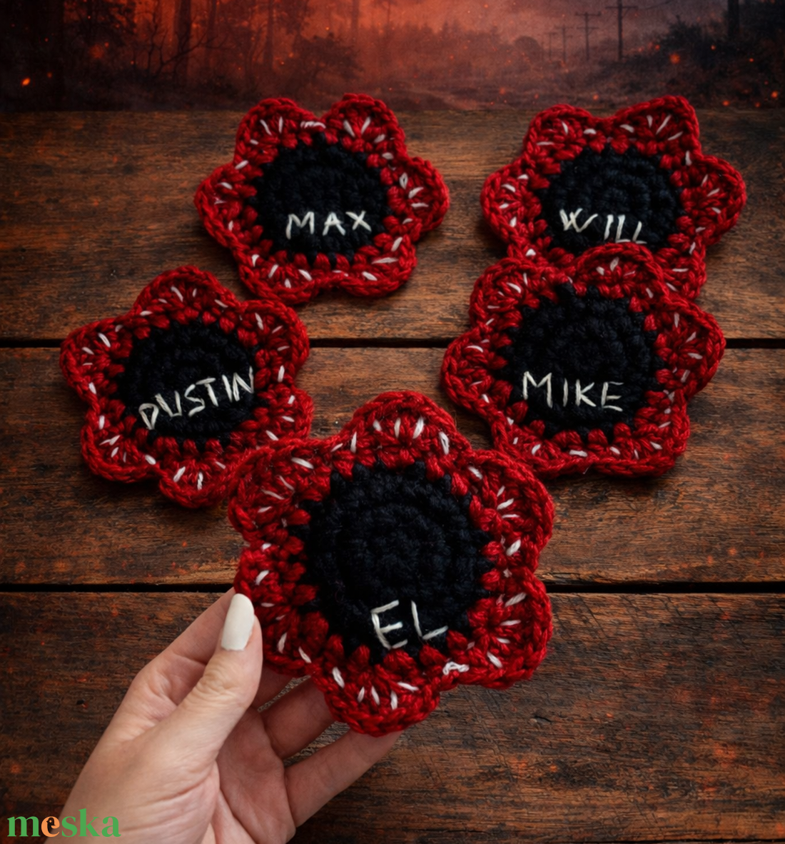 Horgolt Stranger Things inspirálta poháralátét - otthon & életmód - konyhafelszerelés, tálalás - tálalás - tányér- és poháralátét - Meska.hu