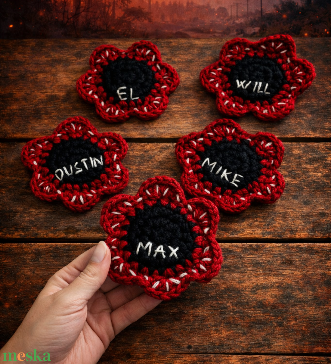 Horgolt Stranger Things inspirálta poháralátét - otthon & életmód - konyhafelszerelés, tálalás - tálalás - tányér- és poháralátét - Meska.hu