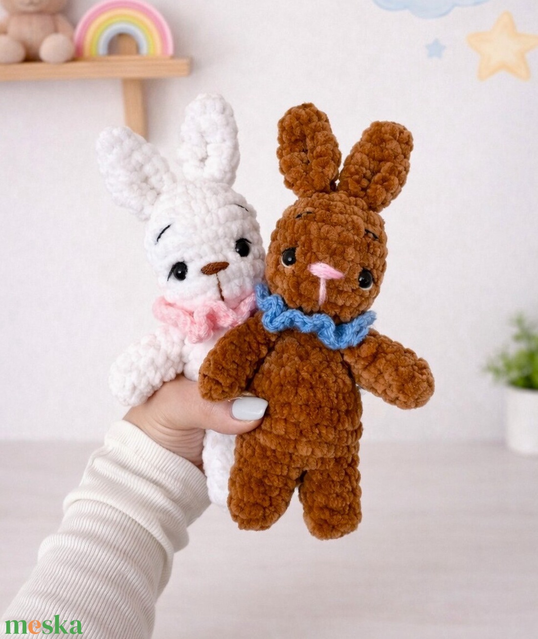 Horgolt galléros nyuszi plüss több színben gyerekeknek - játék & sport - plüssállat & játékfigura - nyuszi - Meska.hu