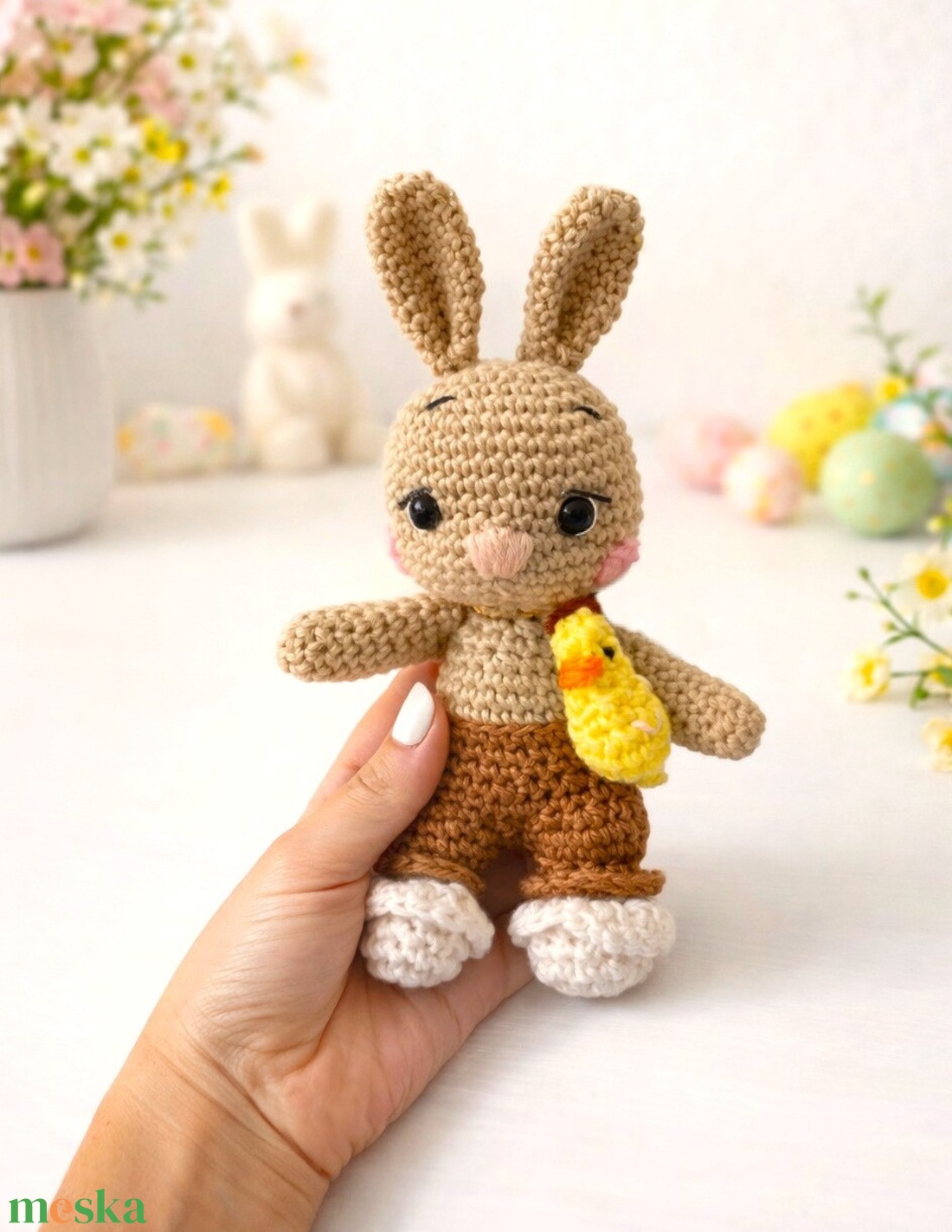 Horgolt húsvéti pamut nyuszi plüss kakassal - játék & sport - plüssállat & játékfigura - nyuszi - Meska.hu