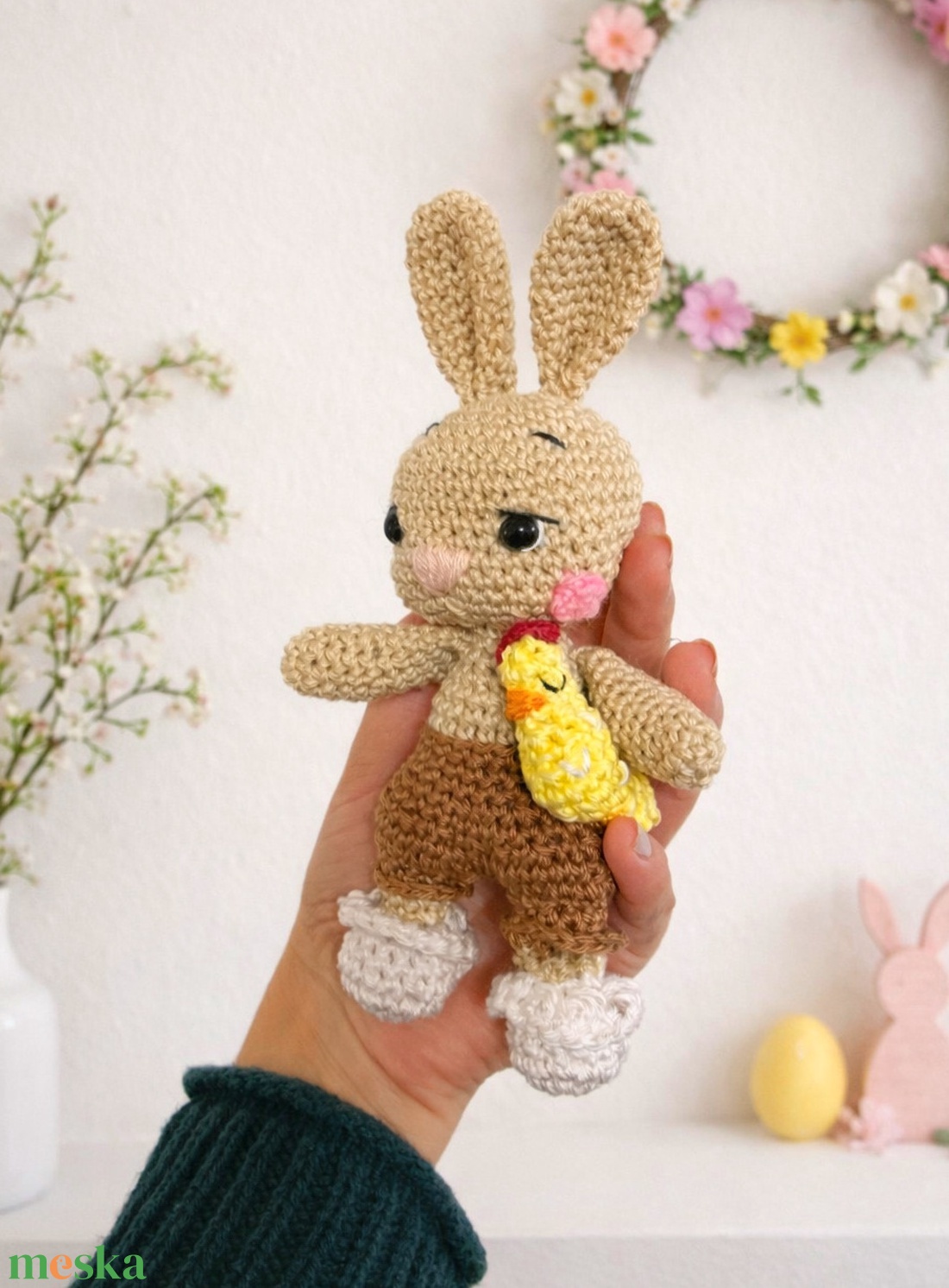 Horgolt húsvéti pamut nyuszi plüss kakassal - játék & sport - plüssállat & játékfigura - nyuszi - Meska.hu