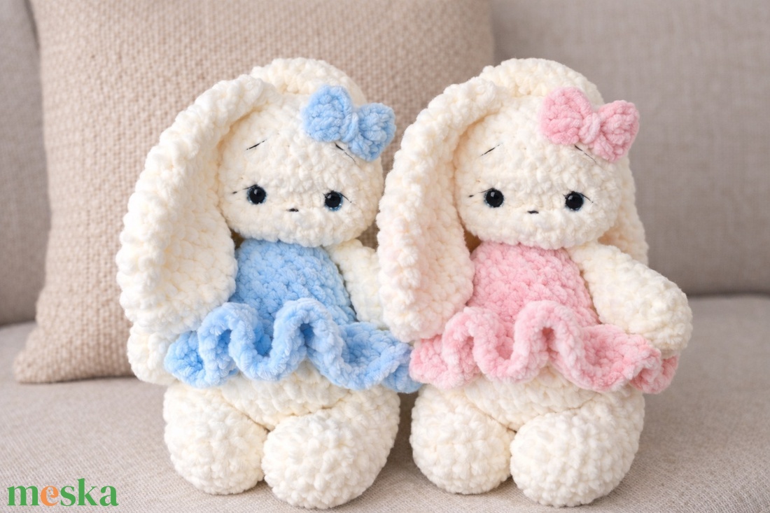 Horgolt szoknyás nyuszi plüssök  - játék & sport - plüssállat & játékfigura - nyuszi - Meska.hu