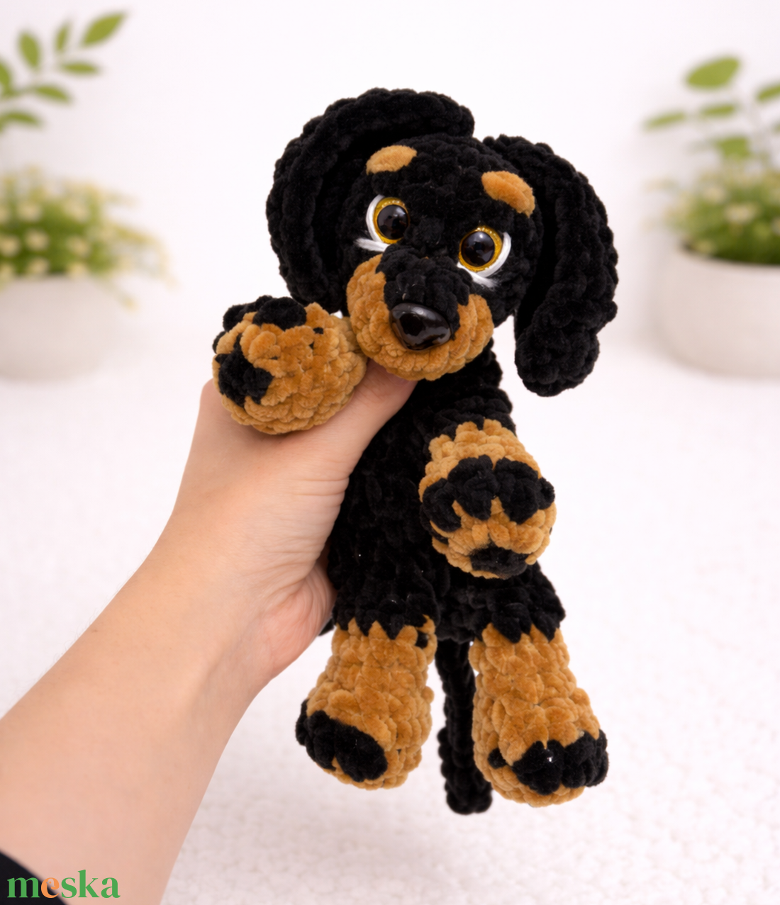 Horgolt kiskutya tacskó alvóka gyerekeknek - játék & sport - plüssállat & játékfigura - kutya - Meska.hu