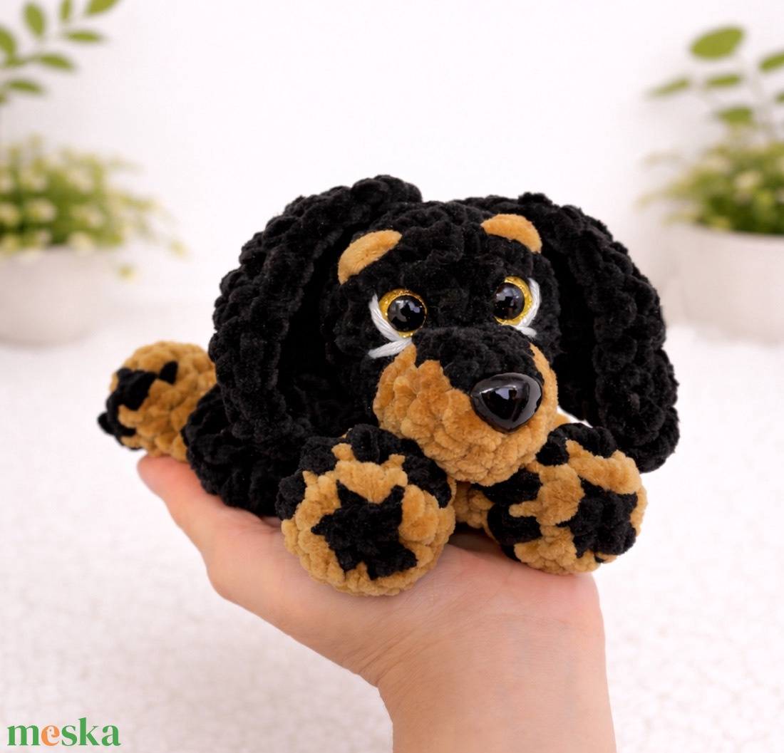 Horgolt kiskutya tacskó alvóka gyerekeknek - játék & sport - plüssállat & játékfigura - kutya - Meska.hu