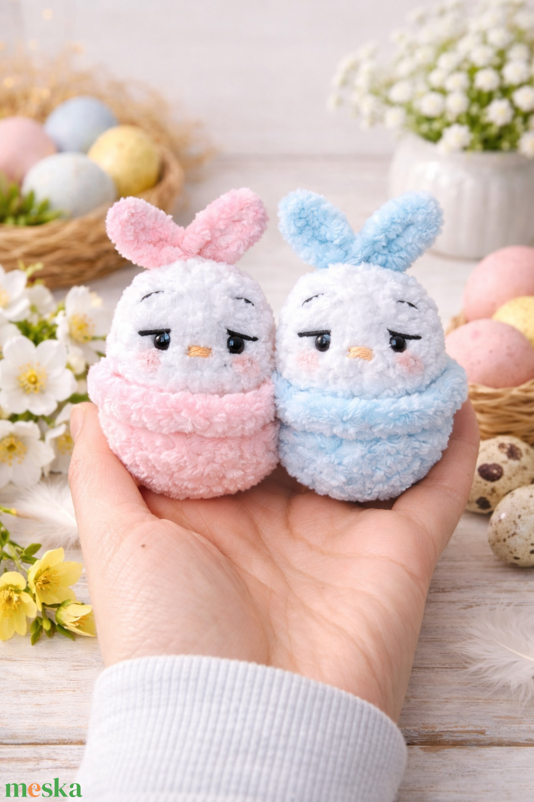 Horgolt húsvéti dísz nyuszik tojásban - ünnepi díszek, dekorációk - húsvéti díszek és dekorációk - húsvéti kosár - Meska.hu