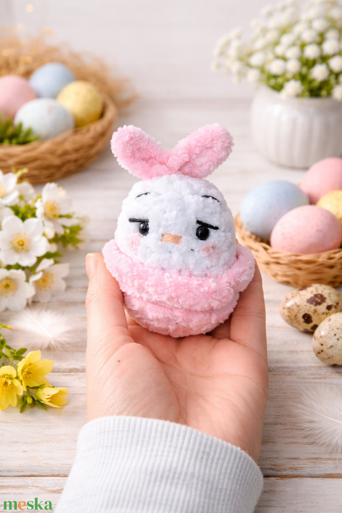 Horgolt húsvéti dísz nyuszik tojásban - ünnepi díszek, dekorációk - húsvéti díszek és dekorációk - húsvéti kosár - Meska.hu