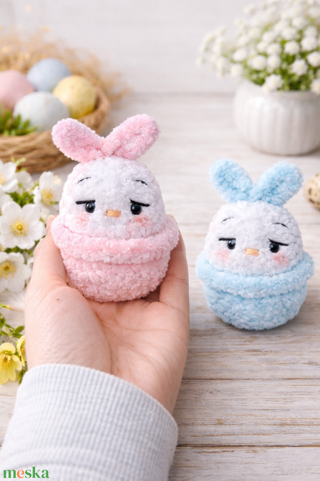 Horgolt húsvéti dísz nyuszik tojásban - ünnepi díszek, dekorációk - húsvéti díszek és dekorációk - húsvéti kosár - Meska.hu
