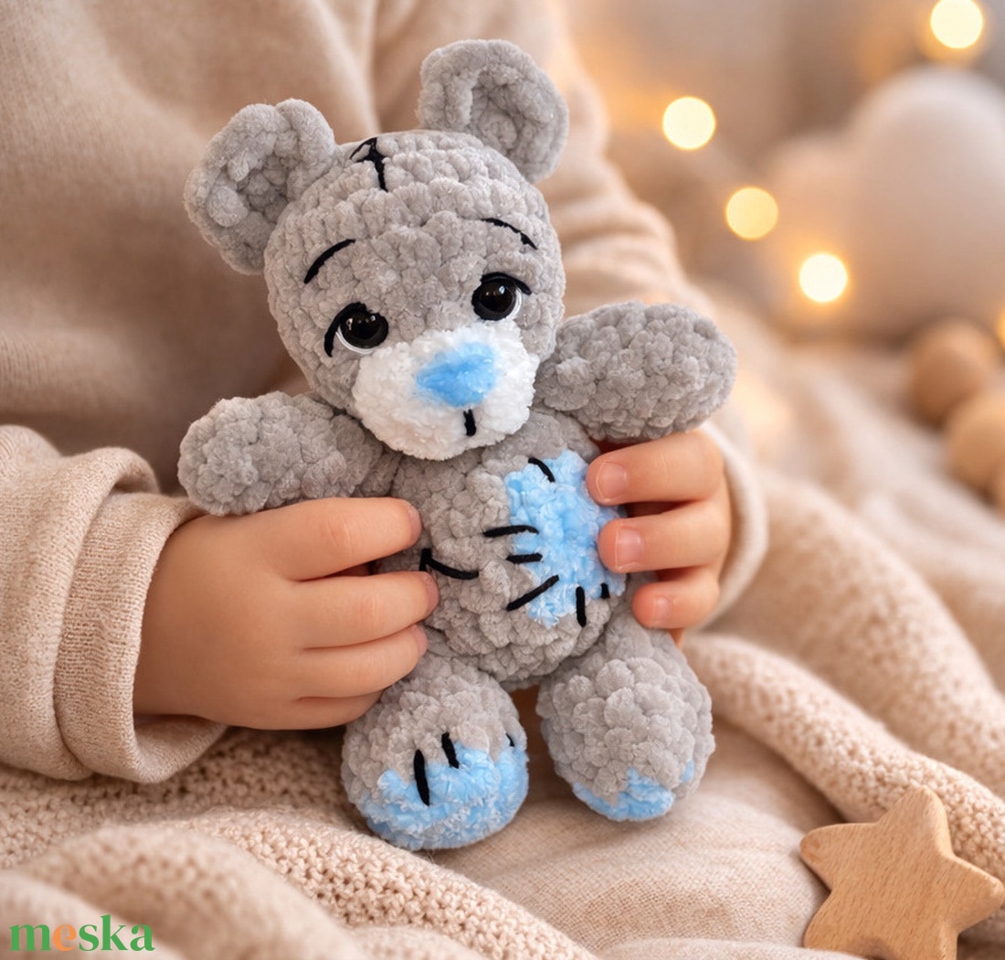 Horgolt foltozott maci plüss  - játék & sport - plüssállat & játékfigura - maci - Meska.hu