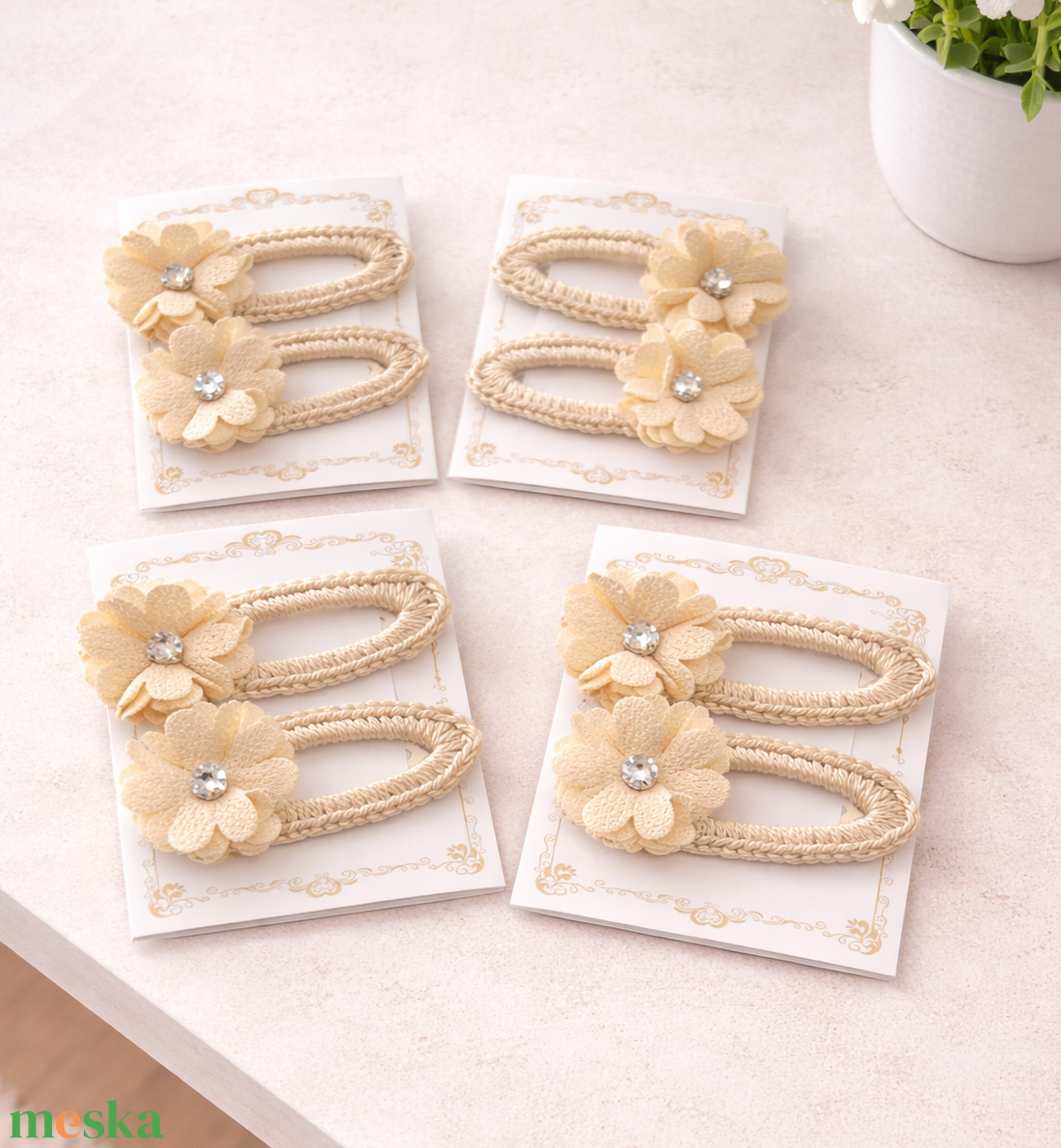 Horgolt esküvői koszorúslány virágos bézs hajcsat - ruha & divat - hajdísz & hajcsat - hajcsat & hajtű - Meska.hu