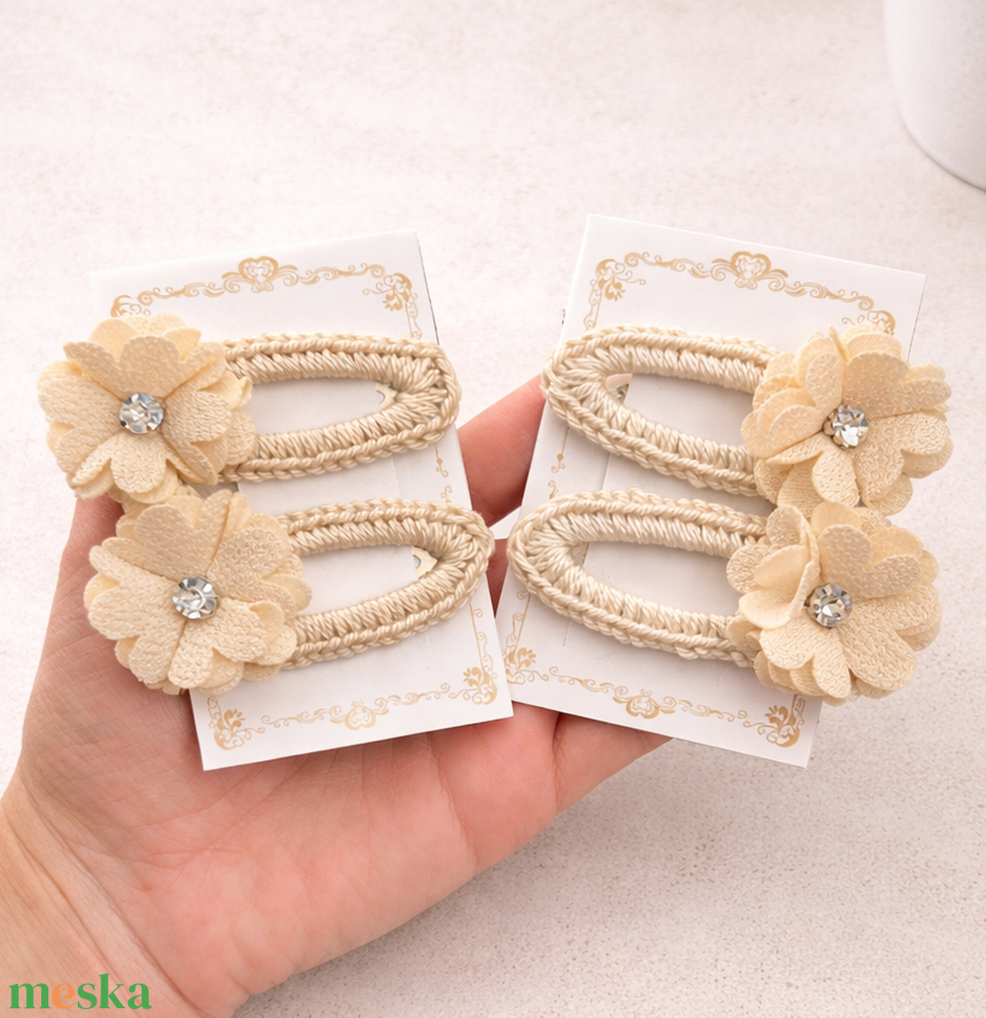 Horgolt esküvői koszorúslány virágos bézs hajcsat - ruha & divat - hajdísz & hajcsat - hajcsat & hajtű - Meska.hu