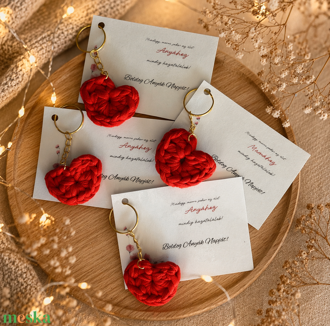 Horgolt Szív kulcstartó anyák napi ajándék - táska & tok - kulcstartó & táskadísz - kulcstartó - Meska.hu