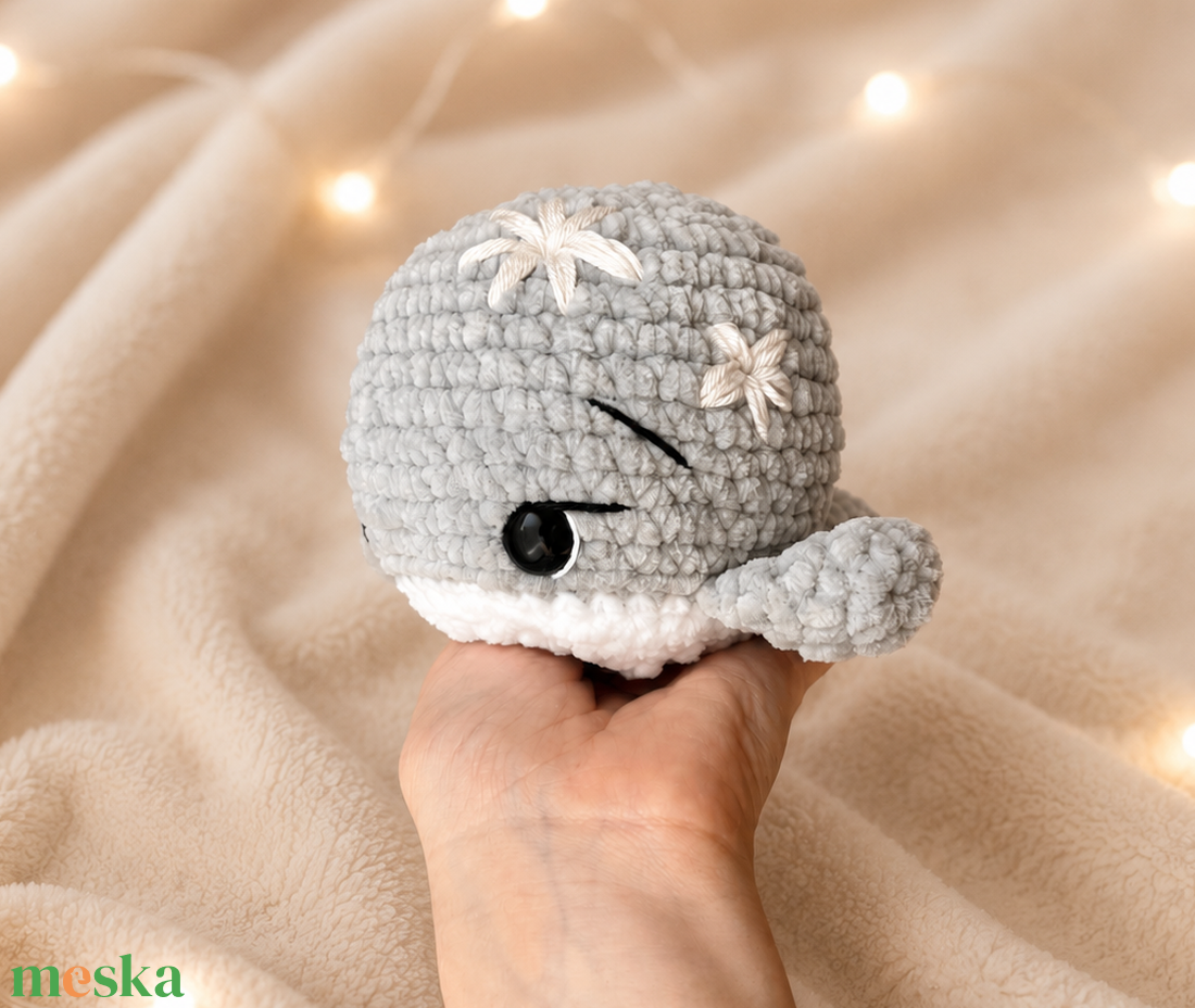 Horgolt baba bálna plüss hímzett virágokkal - játék & sport - plüssállat & játékfigura - delfin, bálna - Meska.hu