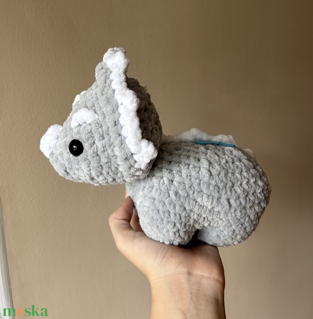 Horgolt szürke triceratops plüss  - játék & sport - plüssállat & játékfigura - plüss dínók - Meska.hu