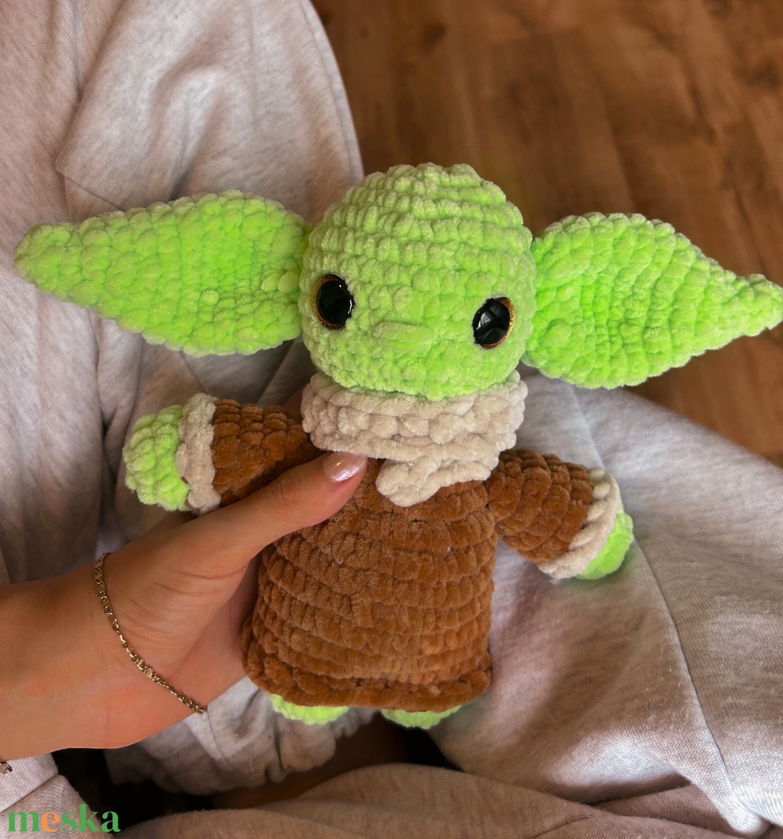 Horgolt Baby Yoda inspirálta plüss  - játék & sport - plüssállat & játékfigura - plüss mesefigurák - Meska.hu