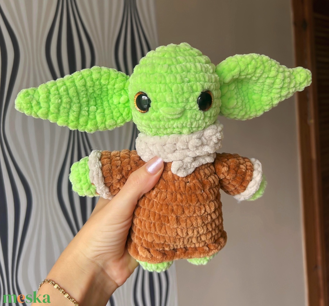 Horgolt Baby Yoda inspirálta plüss  - játék & sport - plüssállat & játékfigura - plüss mesefigurák - Meska.hu