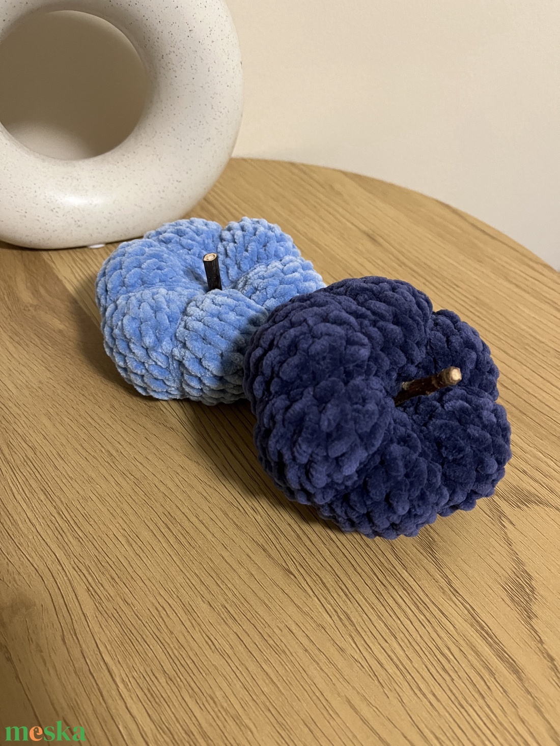 Horgolt tök zseníliafonalból, fa száracskával (10 cm) - kellékek & szerszámok - dekorációs kellékek - őszi dekor - őszi dekortök - Meska.hu Horgolt tök zseníliafonalból, fa száracskával (10 cm) - kellékek & szerszámok - dekorációs kellékek - őszi dekor - őszi dekortök - Meska.hu