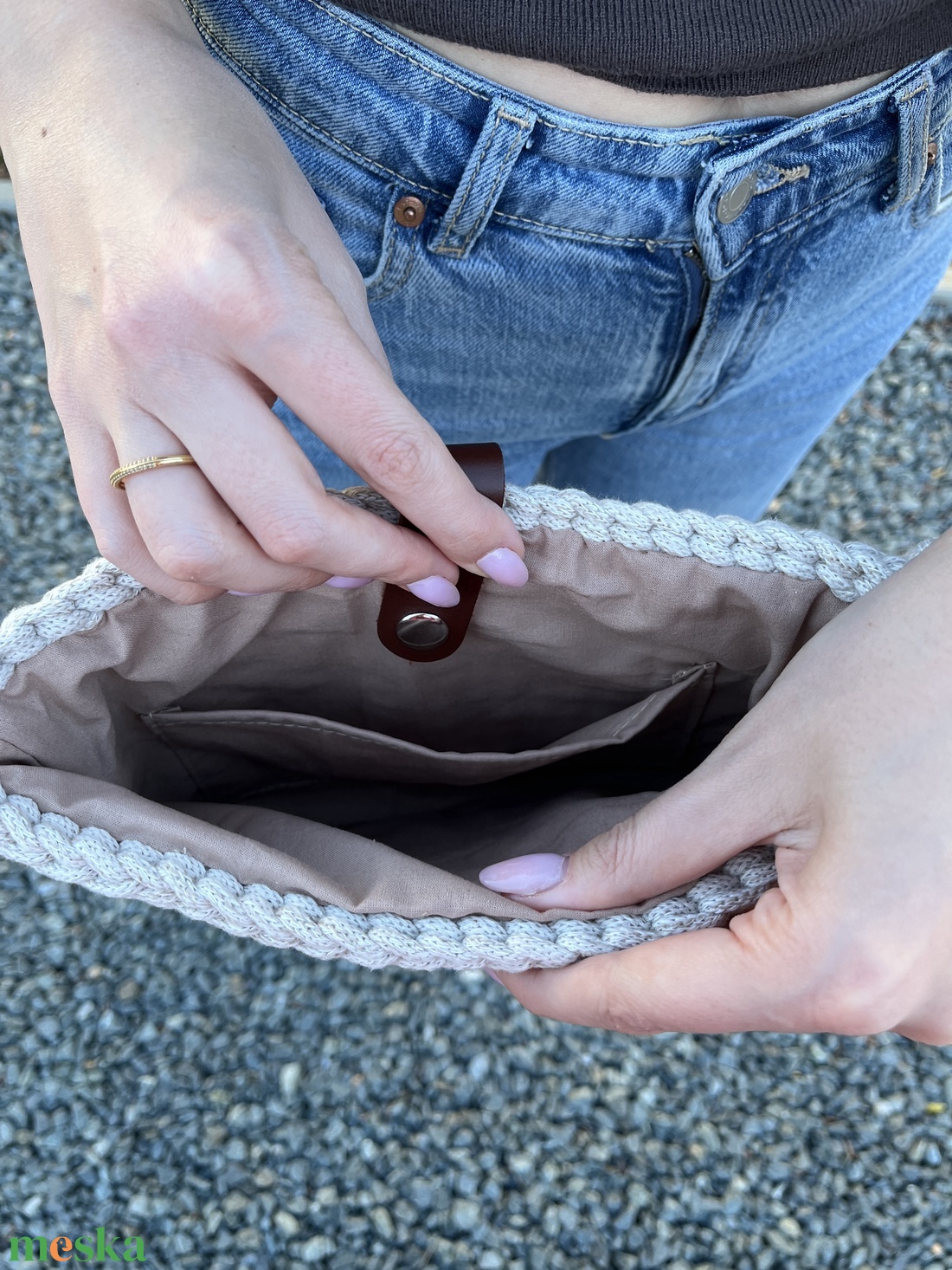 Horgolt kisméretű válltáska pamut béléssel  elegáns, kézzel készült darab - táska & tok - kézitáska & válltáska - válltáska - Meska.hu