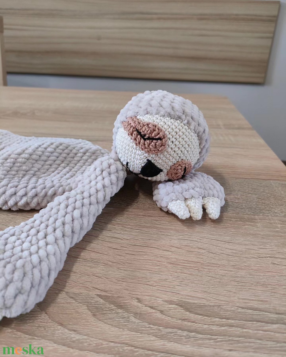 Horgolt plüss lajhár alvóka - baba - mama - baba játékok - szundikendő, alvóka - Meska.hu