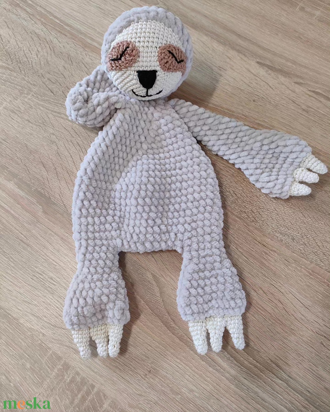 Horgolt plüss lajhár alvóka - baba - mama - baba játékok - szundikendő, alvóka - Meska.hu