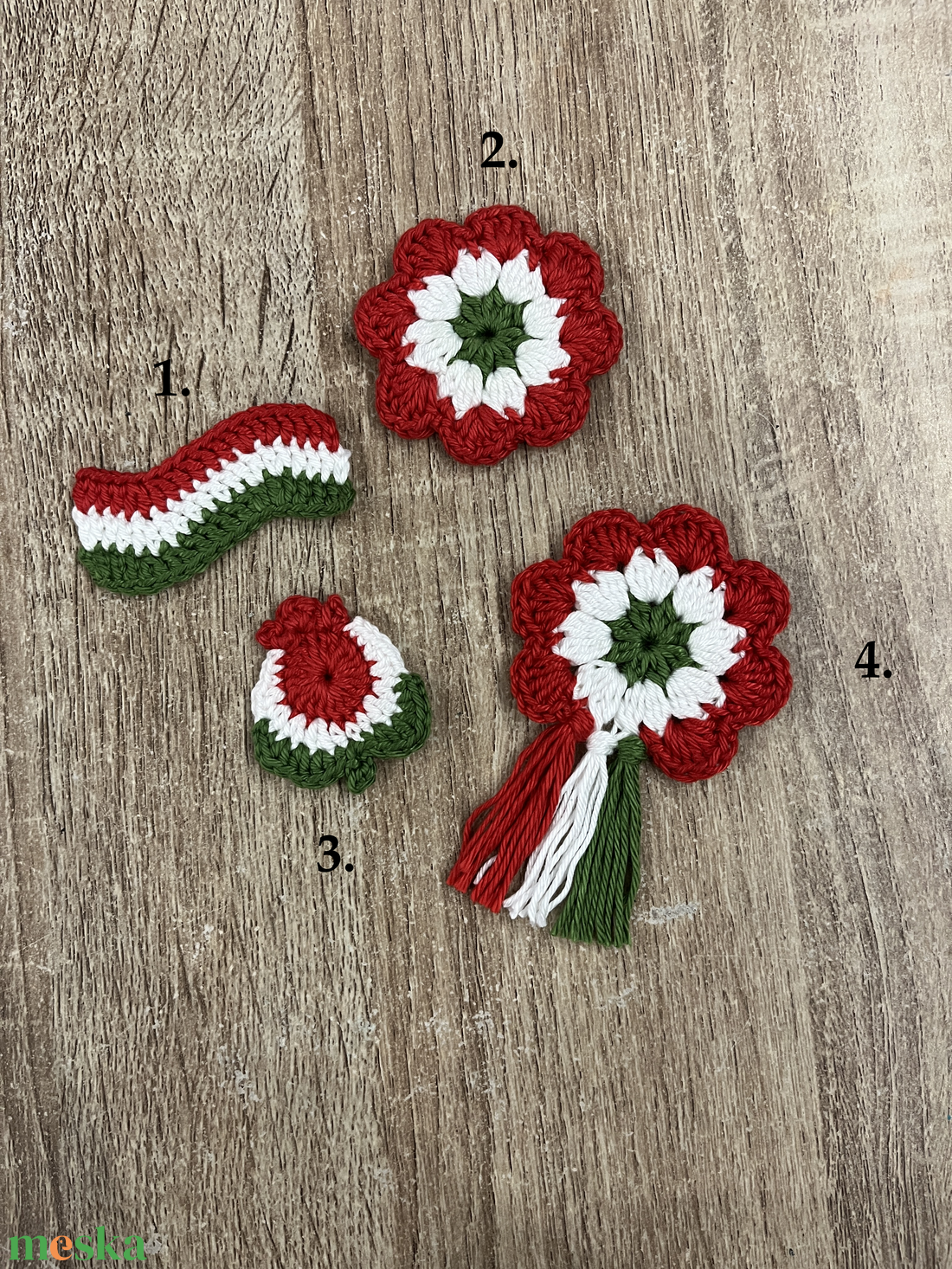 Horgolt kokárdák - ékszer - kitűző és bross - Meska.hu